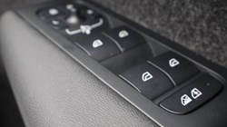 2025 (25) VOLVO XC40 2.0 B3P Core 5dr Auto *VAT QUALIFYING* 4535813