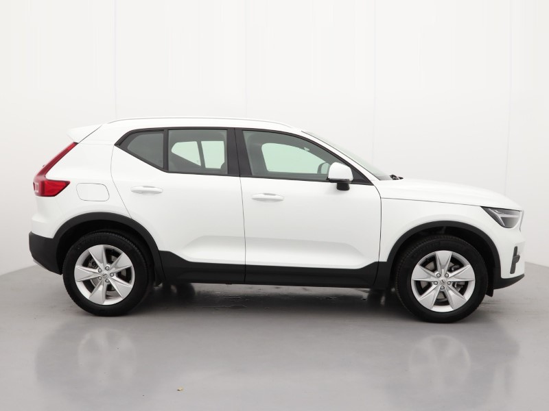 2025 (25) VOLVO XC40 2.0 B3P Core 5dr Auto *VAT QUALIFYING* 4535804