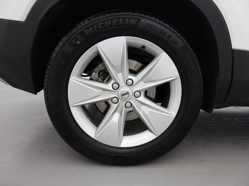 2025 (25) VOLVO XC40 2.0 B3P Core 5dr Auto *VAT QUALIFYING* 4535843