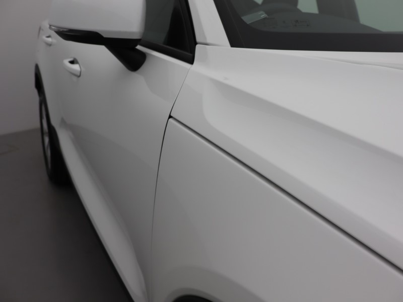 2025 (25) VOLVO XC40 2.0 B3P Core 5dr Auto *VAT QUALIFYING* 4535842