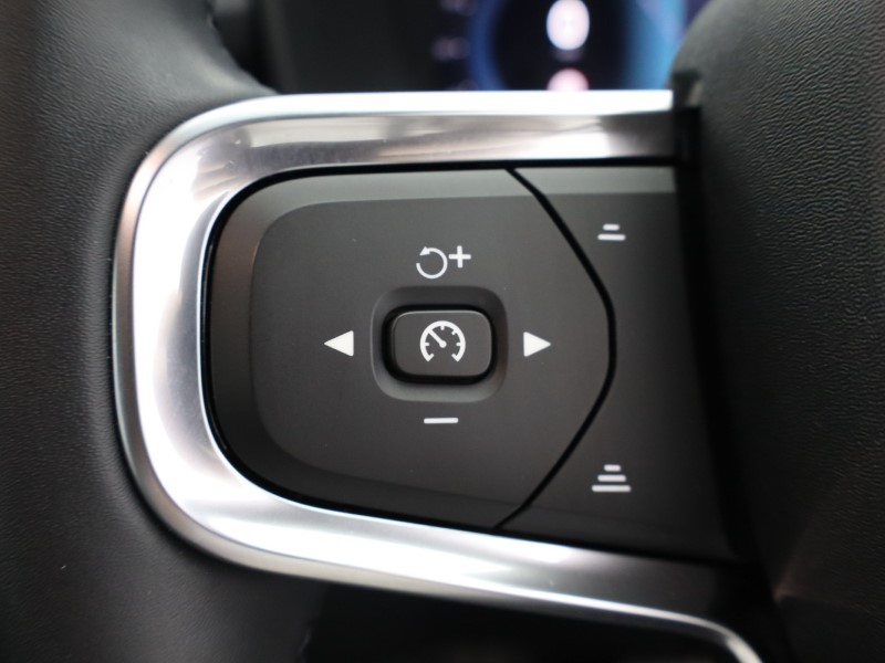 2025 (25) VOLVO XC40 2.0 B3P Core 5dr Auto *VAT QUALIFYING* 4535824