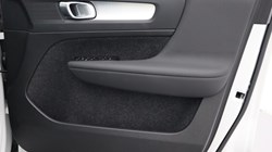 2025 (25) VOLVO XC40 2.0 B3P Core 5dr Auto *VAT QUALIFYING* 4535810