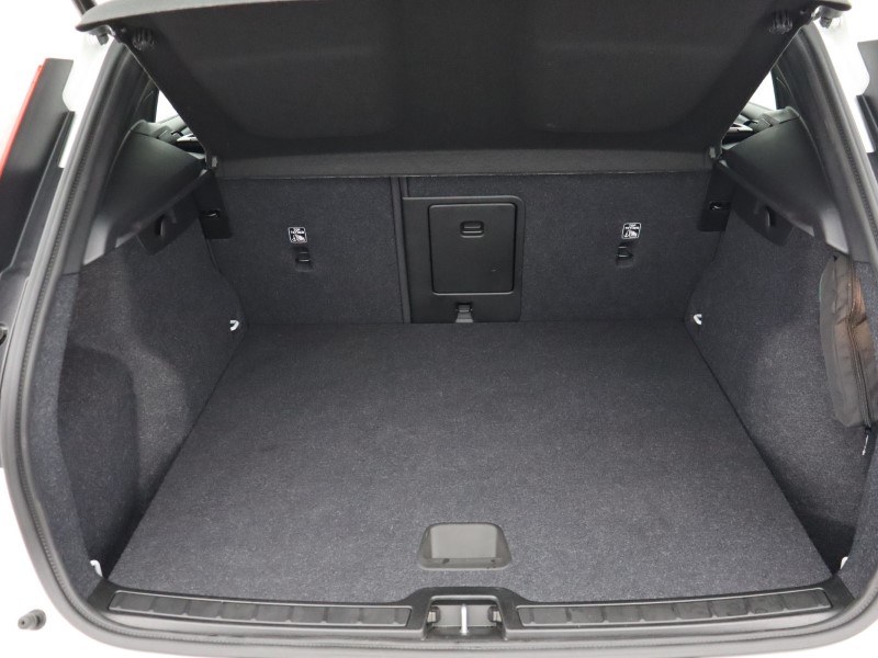 2025 (25) VOLVO XC40 2.0 B3P Core 5dr Auto *VAT QUALIFYING* 4535849