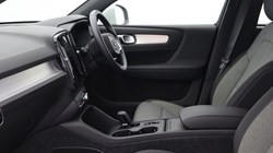 2025 (25) VOLVO XC40 2.0 B3P Core 5dr Auto *VAT QUALIFYING* 4535807