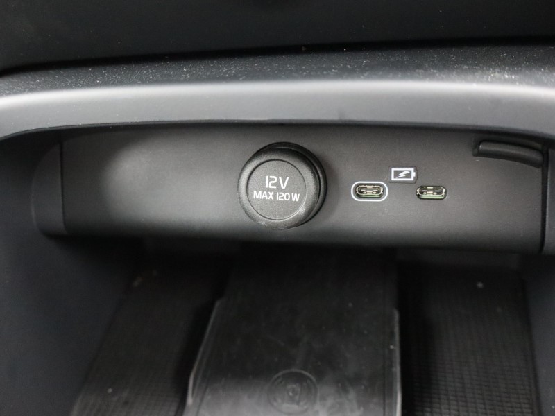 2025 (25) VOLVO XC40 2.0 B3P Core 5dr Auto *VAT QUALIFYING* 4535833