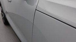 2025 (74) VOLVO XC40 2.0 B4P Plus Dark 5dr Auto 4557442