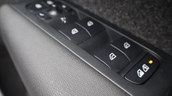 2025 (74) VOLVO XC40 2.0 B4P Plus Dark 5dr Auto 4557406