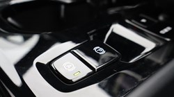 2025 (74) VOLVO XC40 2.0 B4P Plus Dark 5dr Auto 4557436