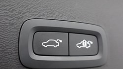 2025 (74) VOLVO XC40 2.0 B4P Plus Dark 5dr Auto 4557447