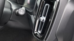 2025 (74) VOLVO XC40 2.0 B4P Plus Dark 5dr Auto 4557409