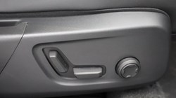 2025 (74) VOLVO XC40 2.0 B4P Plus Dark 5dr Auto 4557410