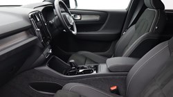 2025 (74) VOLVO XC40 2.0 B4P Plus Dark 5dr Auto 4557401