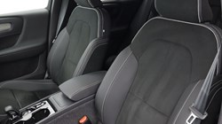 2025 (74) VOLVO XC40 2.0 B4P Plus Dark 5dr Auto 4557414