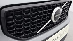 2025 (74) VOLVO XC40 2.0 B4P Plus Dark 5dr Auto 4557439