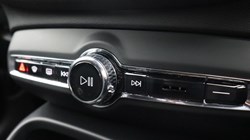 2025 (74) VOLVO XC40 2.0 B4P Plus Dark 5dr Auto 4557433