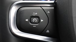 2025 (74) VOLVO XC40 2.0 B4P Ultra Dark 5dr Auto 4578150