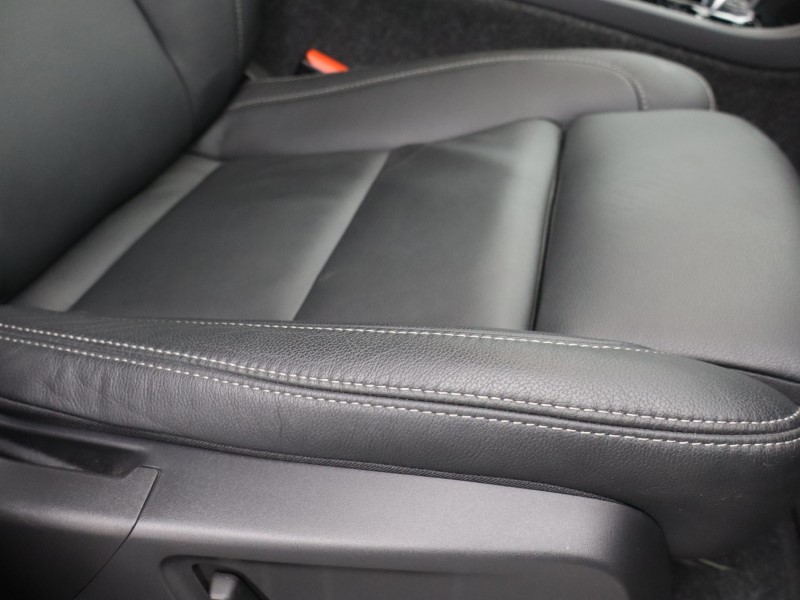 2025 (74) VOLVO XC40 2.0 B4P Ultra Dark 5dr Auto 4578137