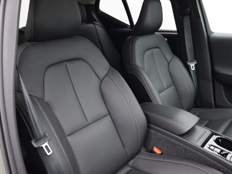 2025 (74) VOLVO XC40 2.0 B4P Ultra Dark 5dr Auto 4578138