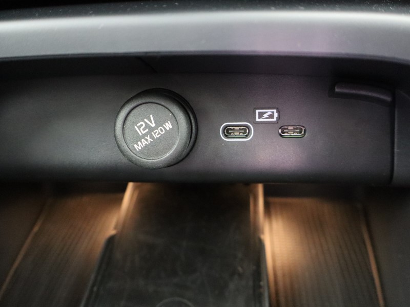 2025 (74) VOLVO XC40 2.0 B4P Ultra Dark 5dr Auto 4578159