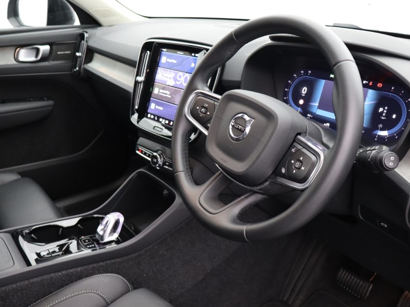 2025 (74) VOLVO XC40 2.0 B4P Ultra Dark 5dr Auto 4578139