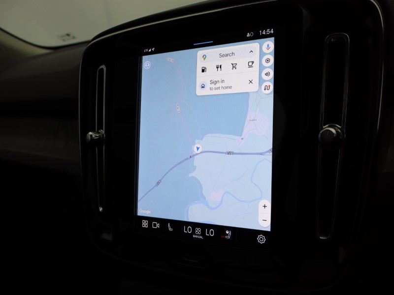 2025 (74) VOLVO XC40 2.0 B4P Ultra Dark 5dr Auto 4578154