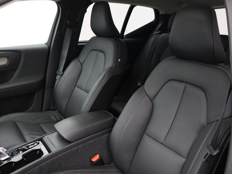 2025 (74) VOLVO XC40 2.0 B4P Ultra Dark 5dr Auto 4578140