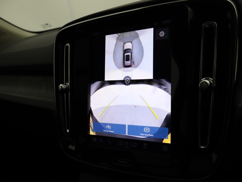 2025 (74) VOLVO XC40 2.0 B4P Ultra Dark 5dr Auto 4578155