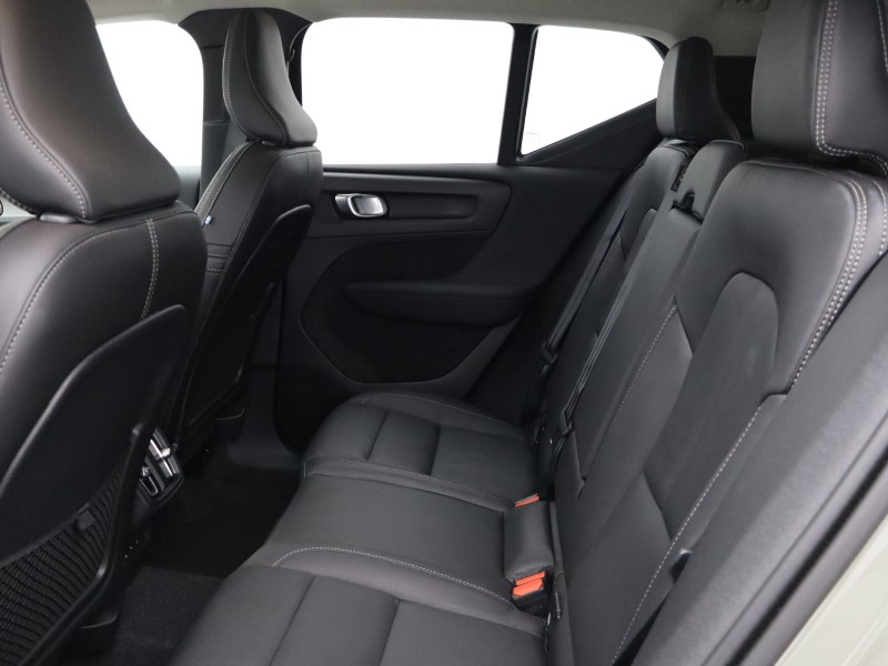 2025 (74) VOLVO XC40 2.0 B4P Ultra Dark 5dr Auto 4578127