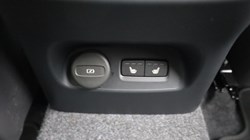 2025 (74) VOLVO XC40 2.0 B4P Ultra Dark 5dr Auto 4578149
