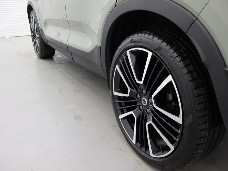 2025 (74) VOLVO XC40 2.0 B4P Ultra Dark 5dr Auto 4578129