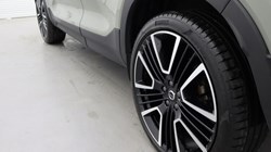 2025 (74) VOLVO XC40 2.0 B4P Ultra Dark 5dr Auto 4578129