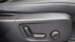 2025 (74) VOLVO XC40 2.0 B4P Ultra Dark 5dr Auto 4578136