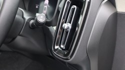 2025 (74) VOLVO XC40 2.0 B4P Ultra Dark 5dr Auto 4578135