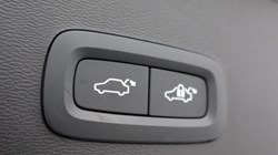 2025 (74) VOLVO XC40 2.0 B4P Ultra Dark 5dr Auto 4578174