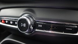 2025 (74) VOLVO XC40 2.0 B4P Ultra Dark 5dr Auto 4578158