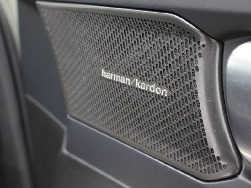 2025 (74) VOLVO XC40 2.0 B4P Ultra Dark 5dr Auto 4578131