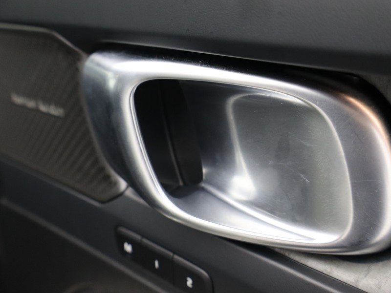 2025 (74) VOLVO XC40 2.0 B4P Ultra Dark 5dr Auto 4578133