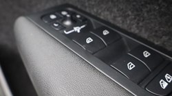 2025 (74) VOLVO XC40 2.0 B4P Ultra Dark 5dr Auto 4578132