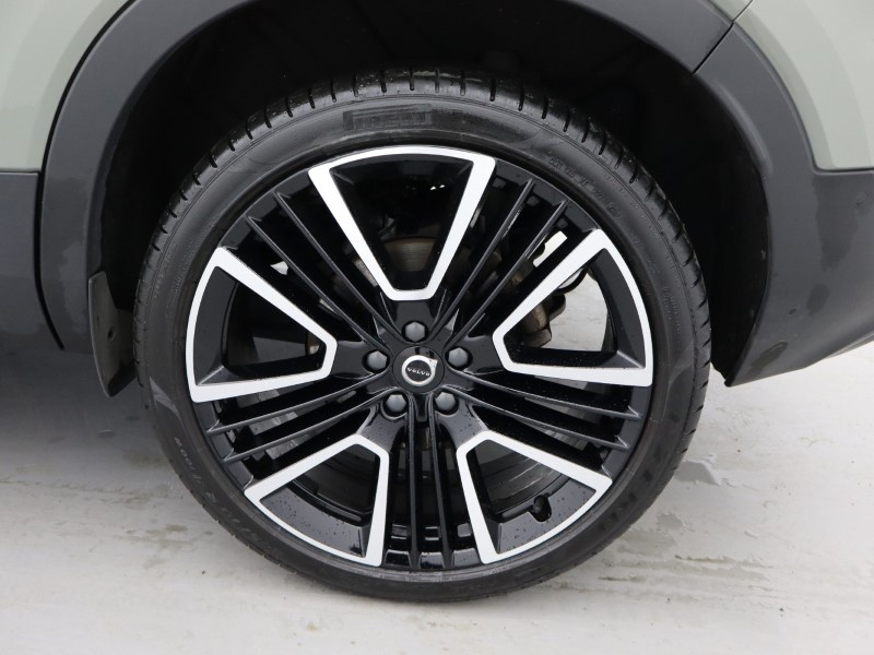 2025 (74) VOLVO XC40 2.0 B4P Ultra Dark 5dr Auto 4578128