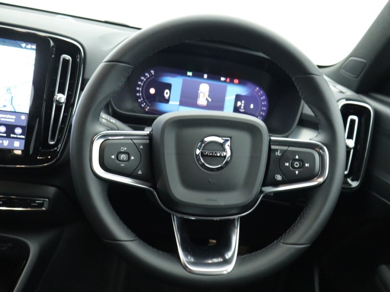 2025 (75) VOLVO XC40 2.0 B3P Plus Dark 5dr Auto*VAT QUALIFYING* 4666419
