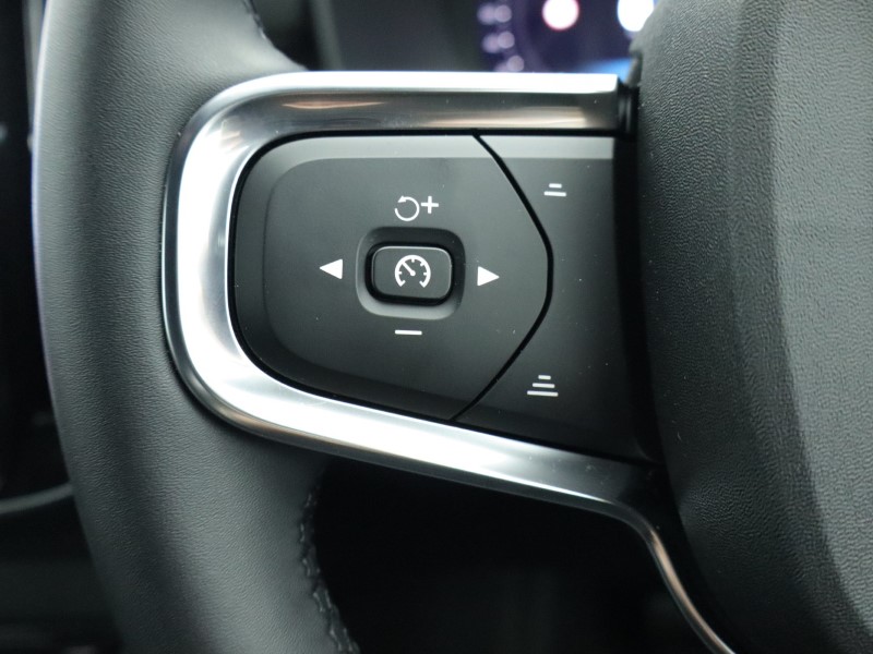 2025 (75) VOLVO XC40 2.0 B3P Plus Dark 5dr Auto*VAT QUALIFYING* 4666420