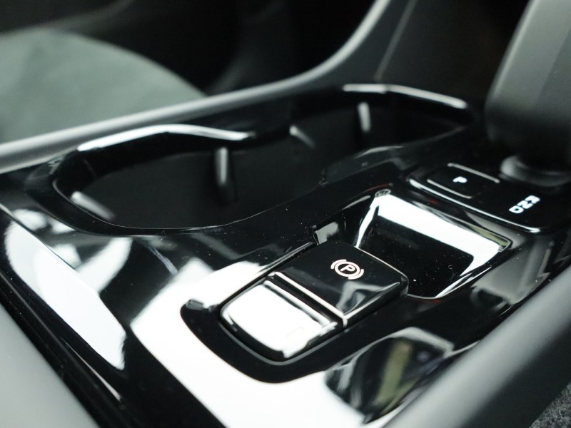 2025 (75) VOLVO XC40 2.0 B3P Plus Dark 5dr Auto*VAT QUALIFYING* 4666432