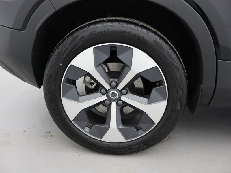 2025 (75) VOLVO XC40 2.0 B3P Plus Dark 5dr Auto*VAT QUALIFYING* 4666398