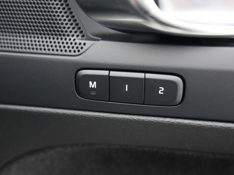 2025 (75) VOLVO XC40 2.0 B3P Plus Dark 5dr Auto*VAT QUALIFYING* 4666404