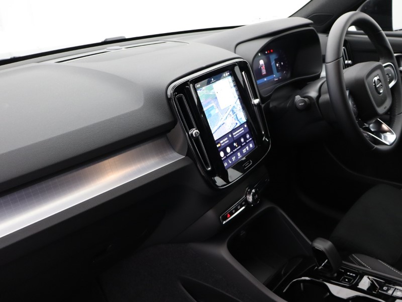 2025 (75) VOLVO XC40 2.0 B3P Plus Dark 5dr Auto*VAT QUALIFYING* 4666412