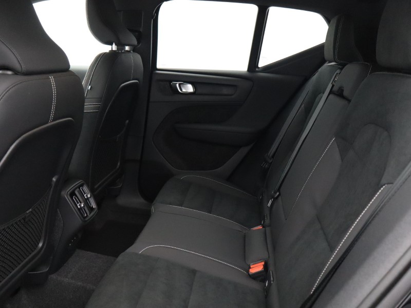 2025 (75) VOLVO XC40 2.0 B3P Plus Dark 5dr Auto*VAT QUALIFYING* 4666397