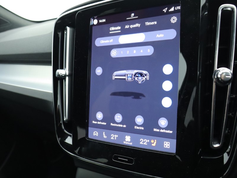 2025 (75) VOLVO XC40 2.0 B3P Plus Dark 5dr Auto*VAT QUALIFYING* 4666429