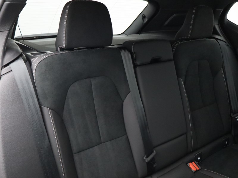 2025 (75) VOLVO XC40 2.0 B3P Plus Dark 5dr Auto*VAT QUALIFYING* 4666414