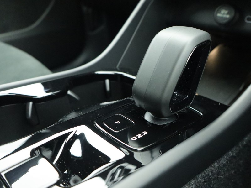 2025 (75) VOLVO XC40 2.0 B3P Plus Dark 5dr Auto*VAT QUALIFYING* 4666431