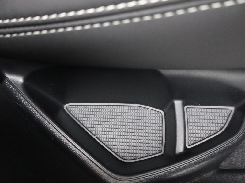 2025 (75) VOLVO XC40 2.0 B3P Plus Dark 5dr Auto*VAT QUALIFYING* 4666415